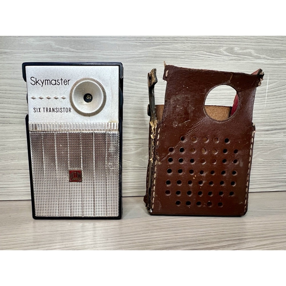 Skymaster Model 6000 Six Transistor Radio with Case. Not Sure If Works